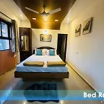 2 Bedroom Service Apt Near Lnt Business Park Powai